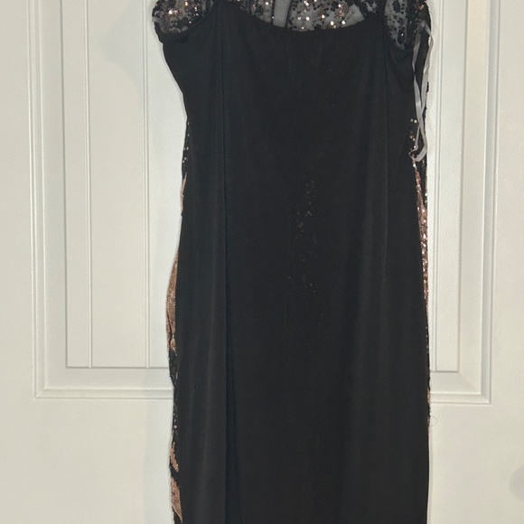 Gold  and Black Sequins Front Dress - Picture 5 of 5
